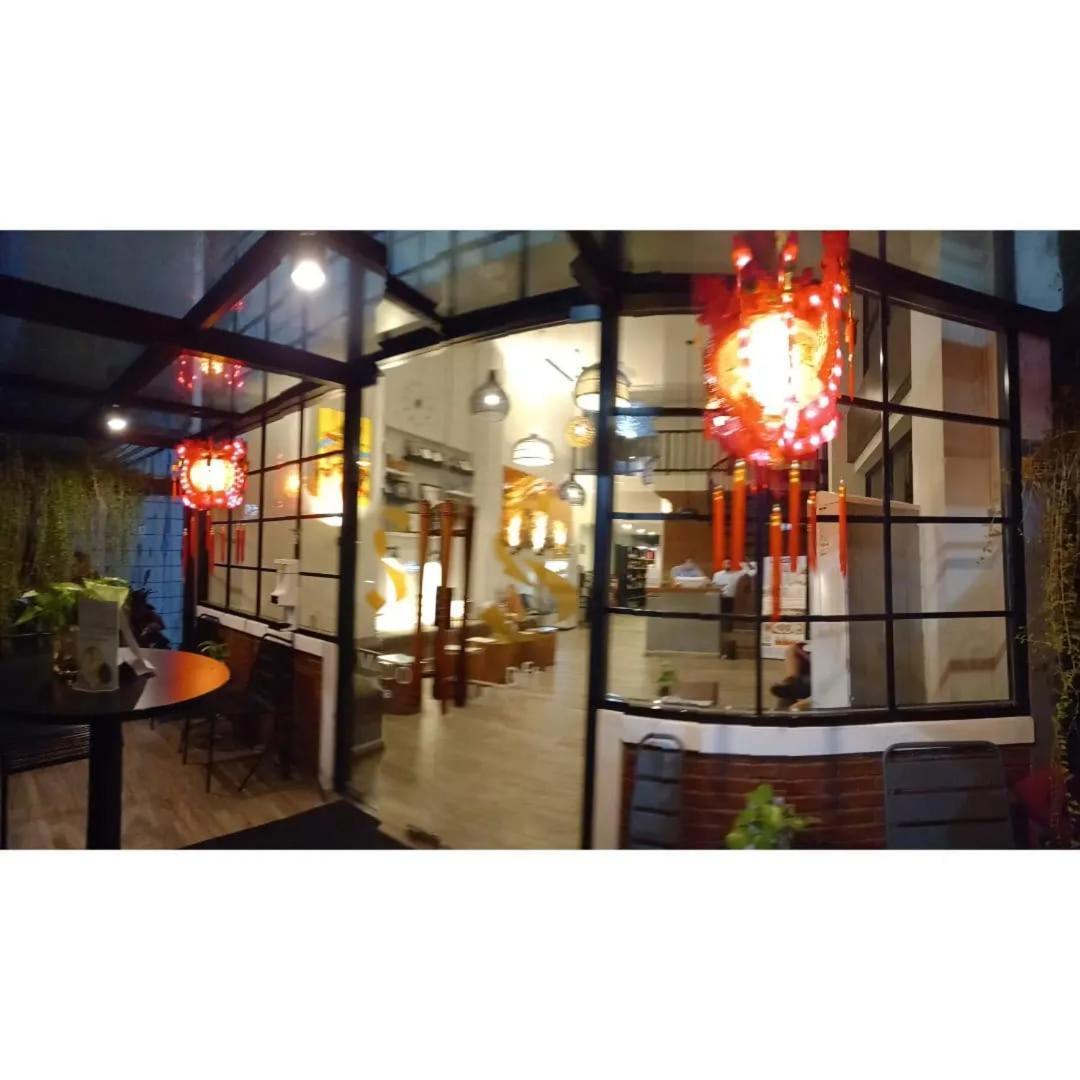 万鸦老s阁楼酒店 美娜多 外观 照片